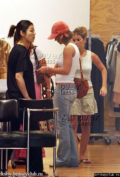 Бритни ходит по магазинам в Soho ( Manhattan